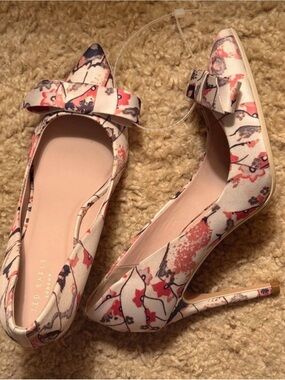 Ted Baker Bow Heels size 7